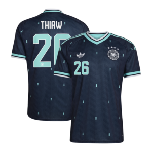 DFB Auswärtstrikot 2026 mit Aufdruck Thiaw 26